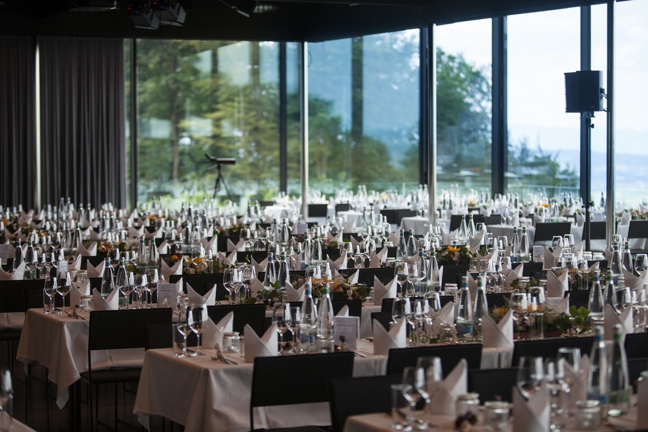 Thanks to the large window facade, guests can enjoy sweeping views over the entire city