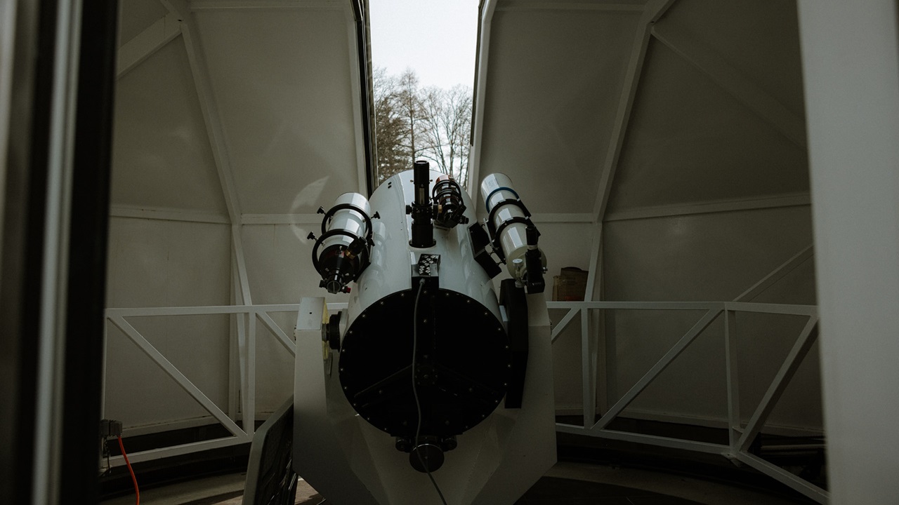 The telescope in the observatory on the Gurten