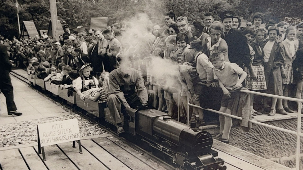  Locomotive in operation.