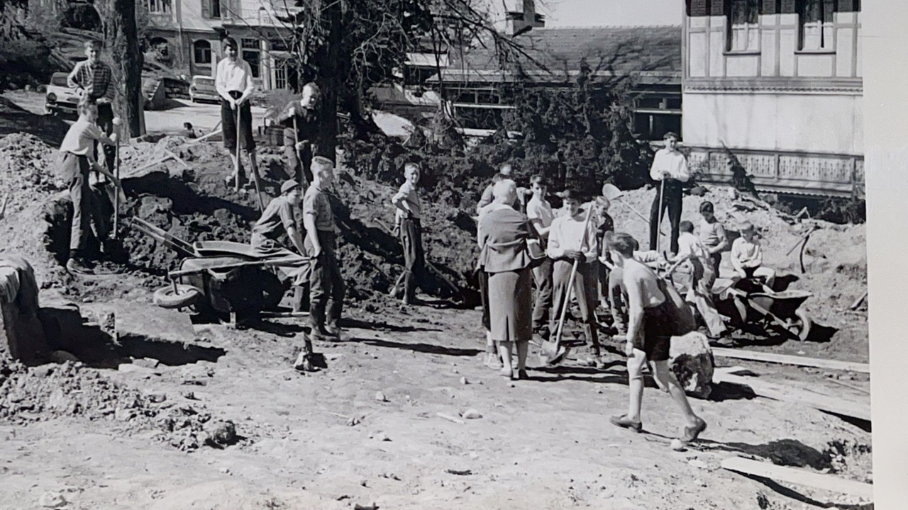 Everyone helping to build the railroad.