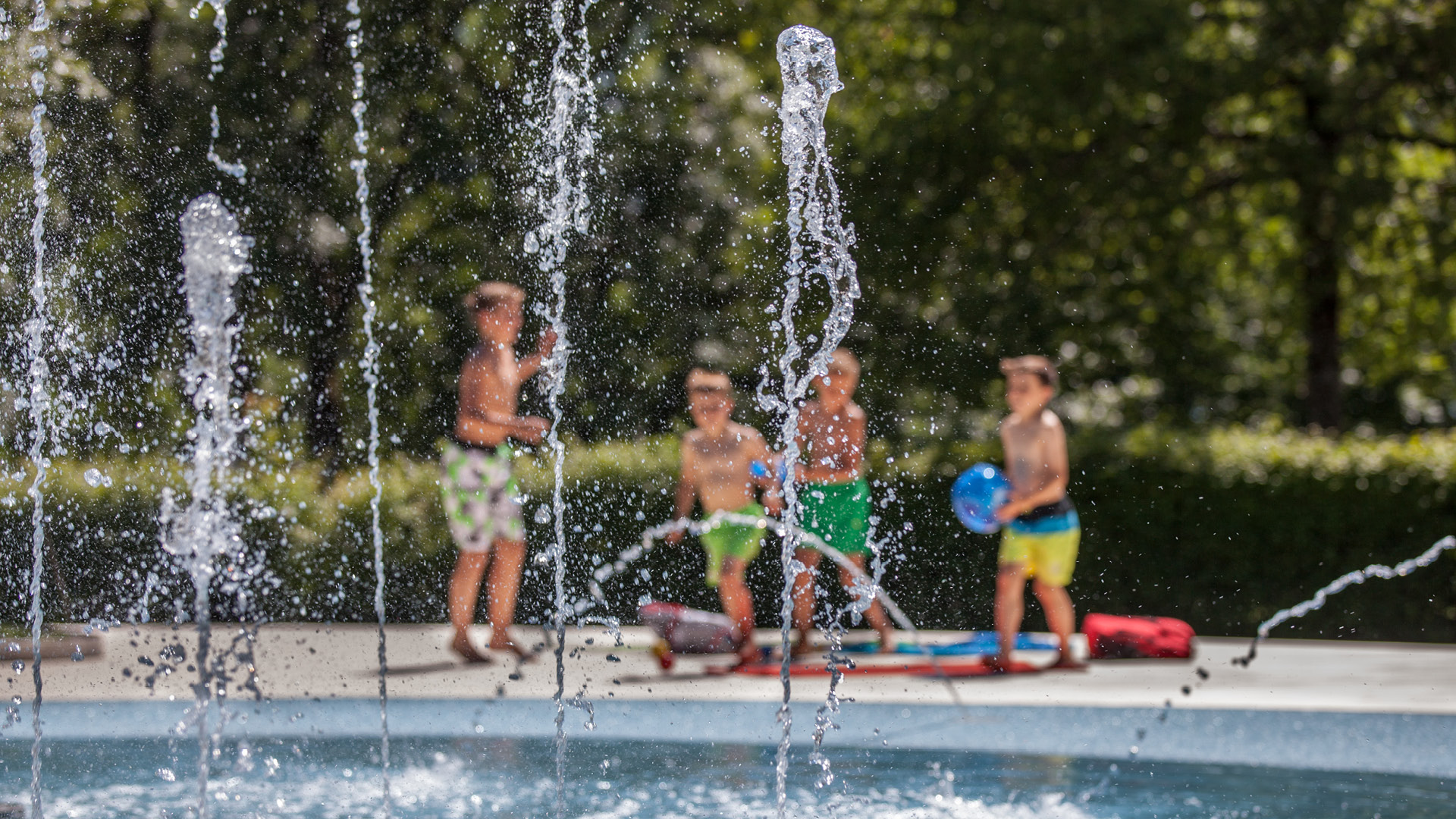 Water spraying from the fountains in the Gurten lake