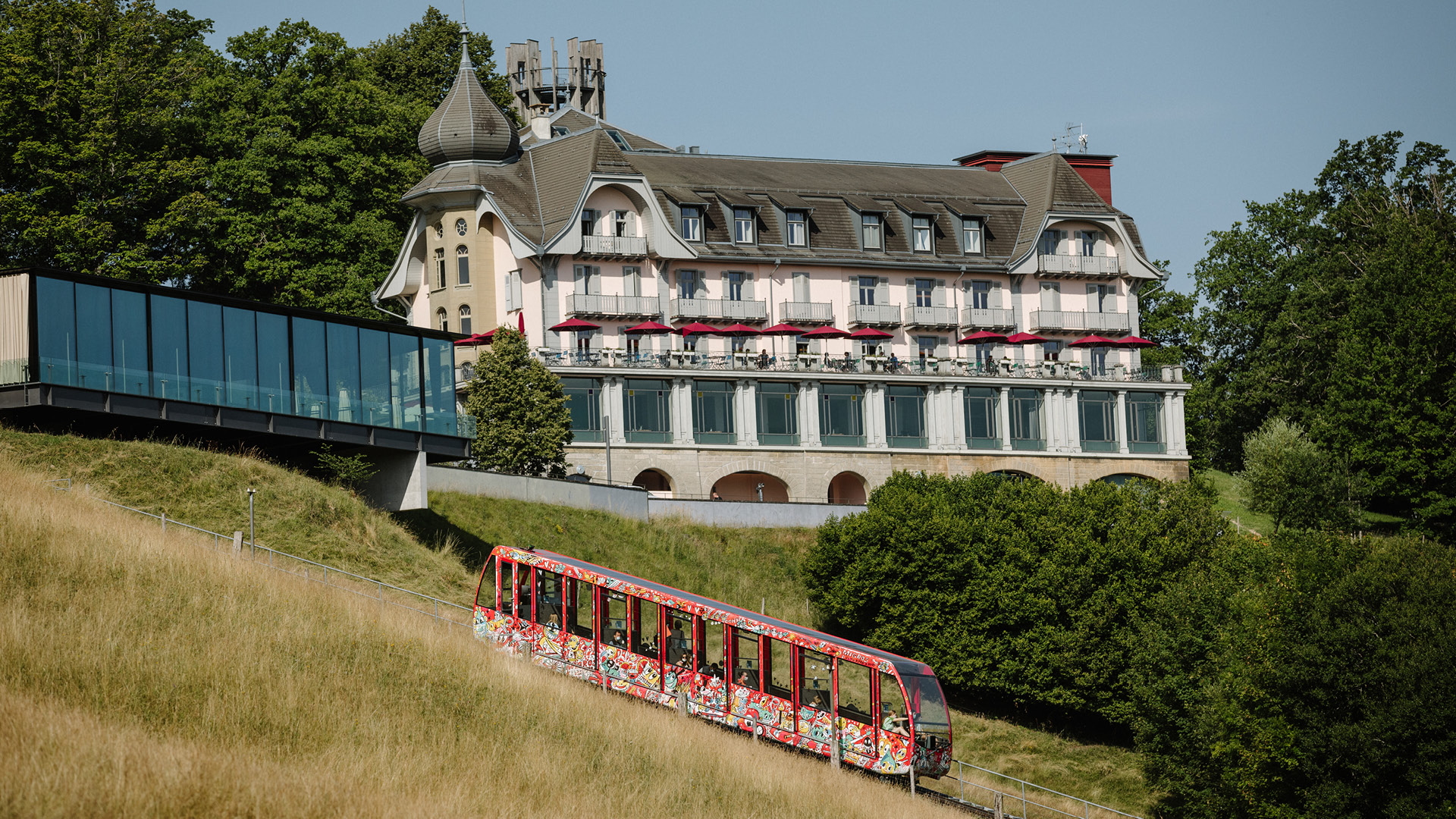 The Gurten funicular travels up the Gurten every 15 minutes. In the background is the Kulm building and the observation tower.