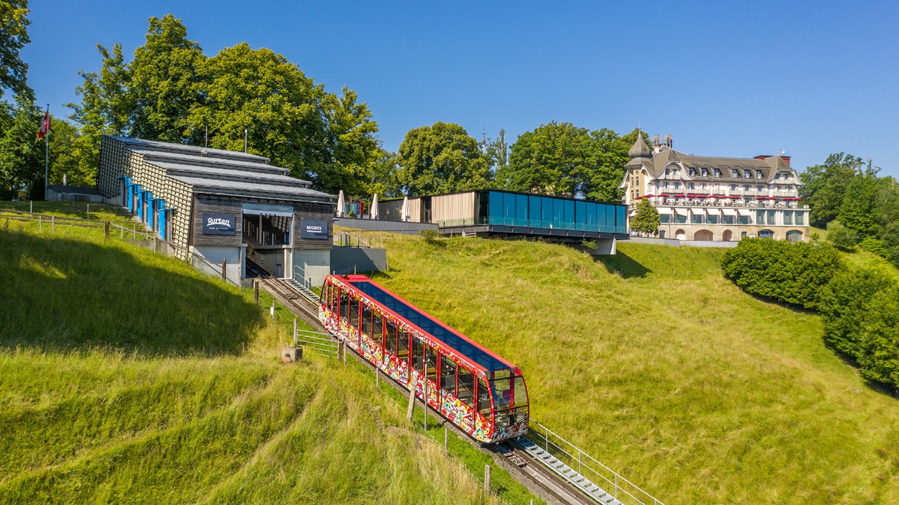 From the panorama coach, guests enjoy a magnificent view over the flowering meadow and the Kulm building.