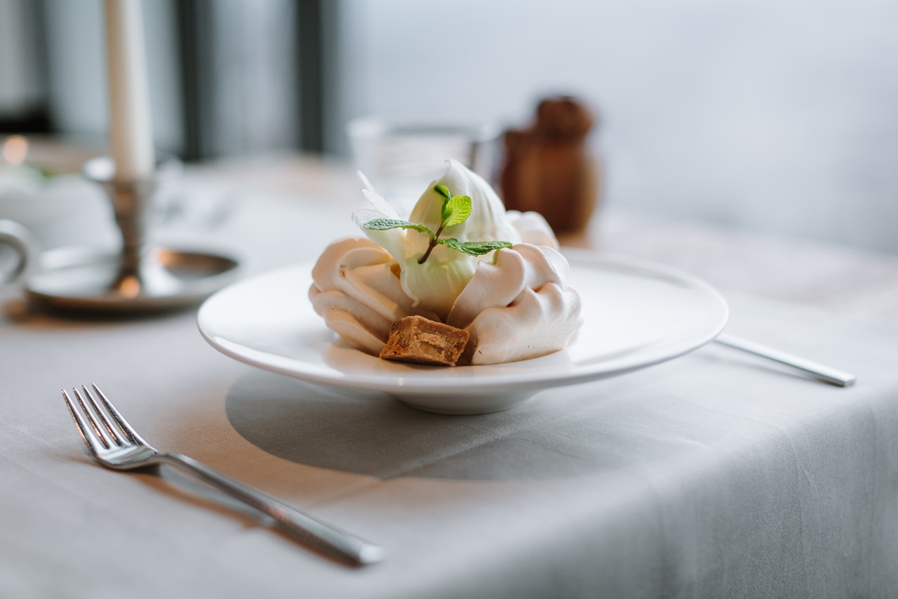 Delicious dessert with meringue and Niedlentäfeli 