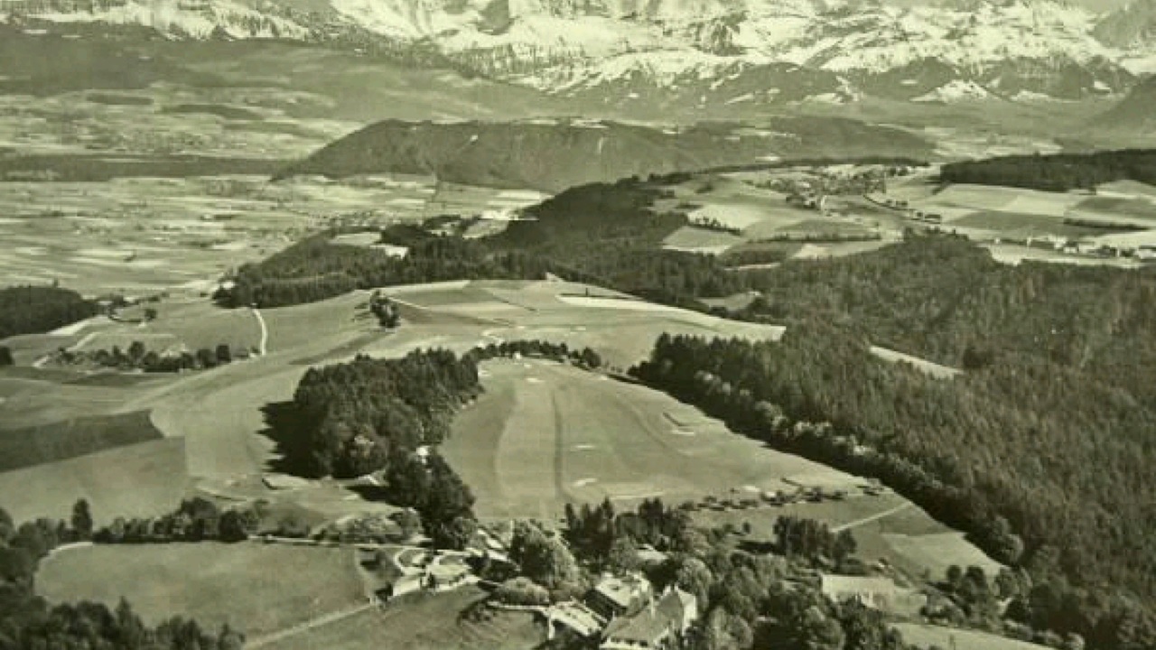 Photo of the Gurten and the 9-hole golf course taken from a plane