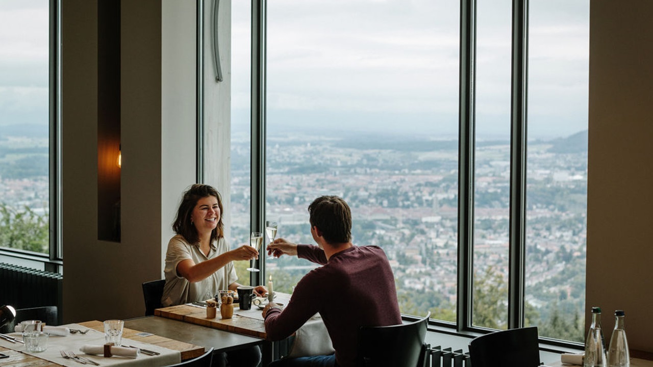 Romatische Aussicht vom Gurtners Restaurant über die ganze Stadt Bern. 