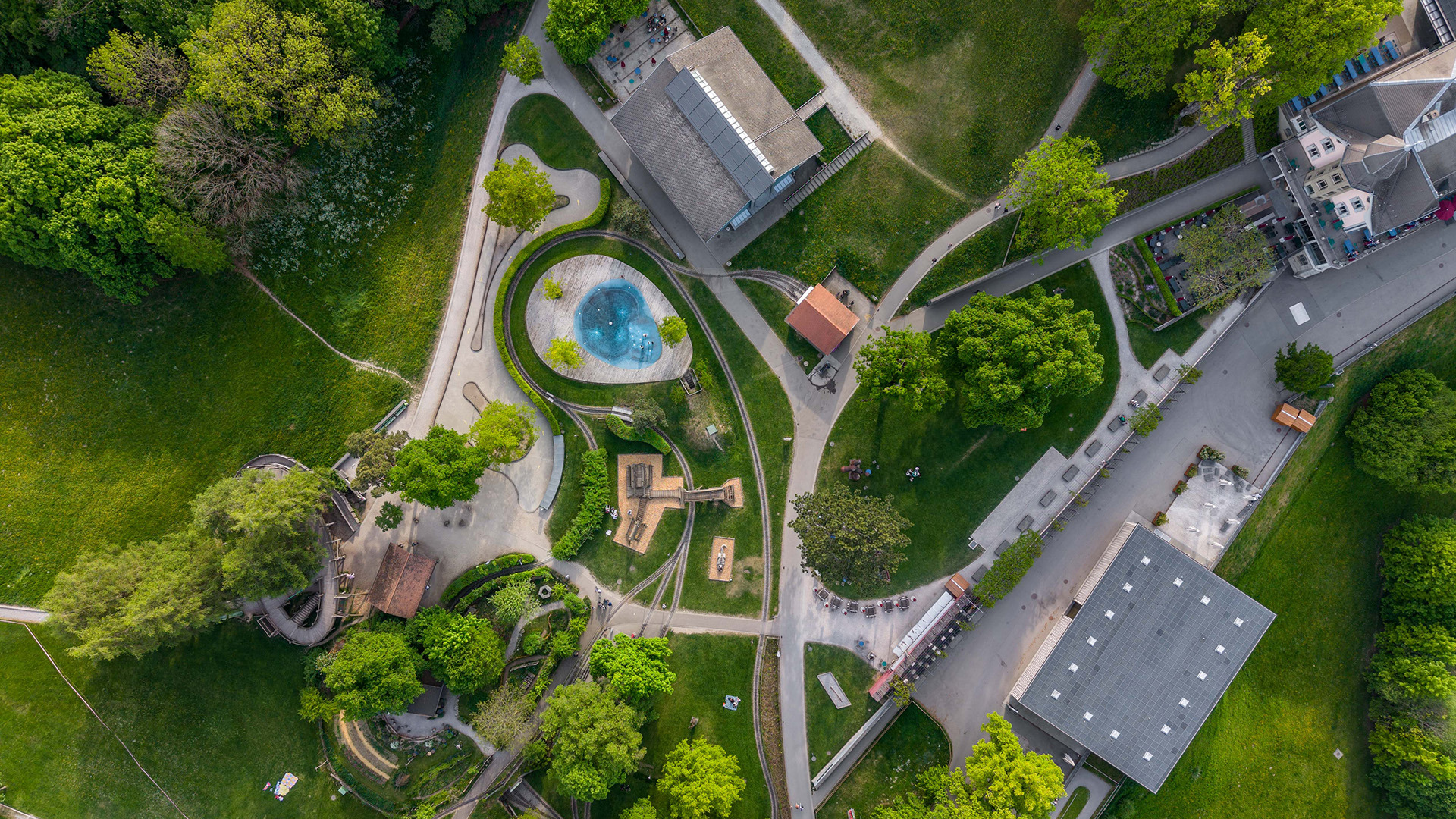 Der Spielpark, der Pavillon und das Kulm-Gebäude von oben.