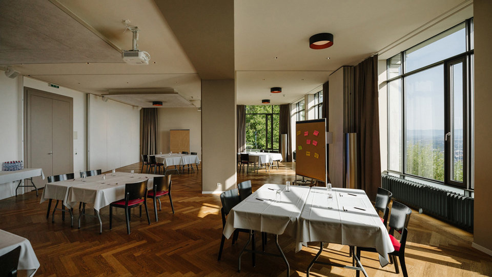 Les deux salles Ussicht et Wytsicht sont prêtes pour un atelier avec vue sur Berne.
