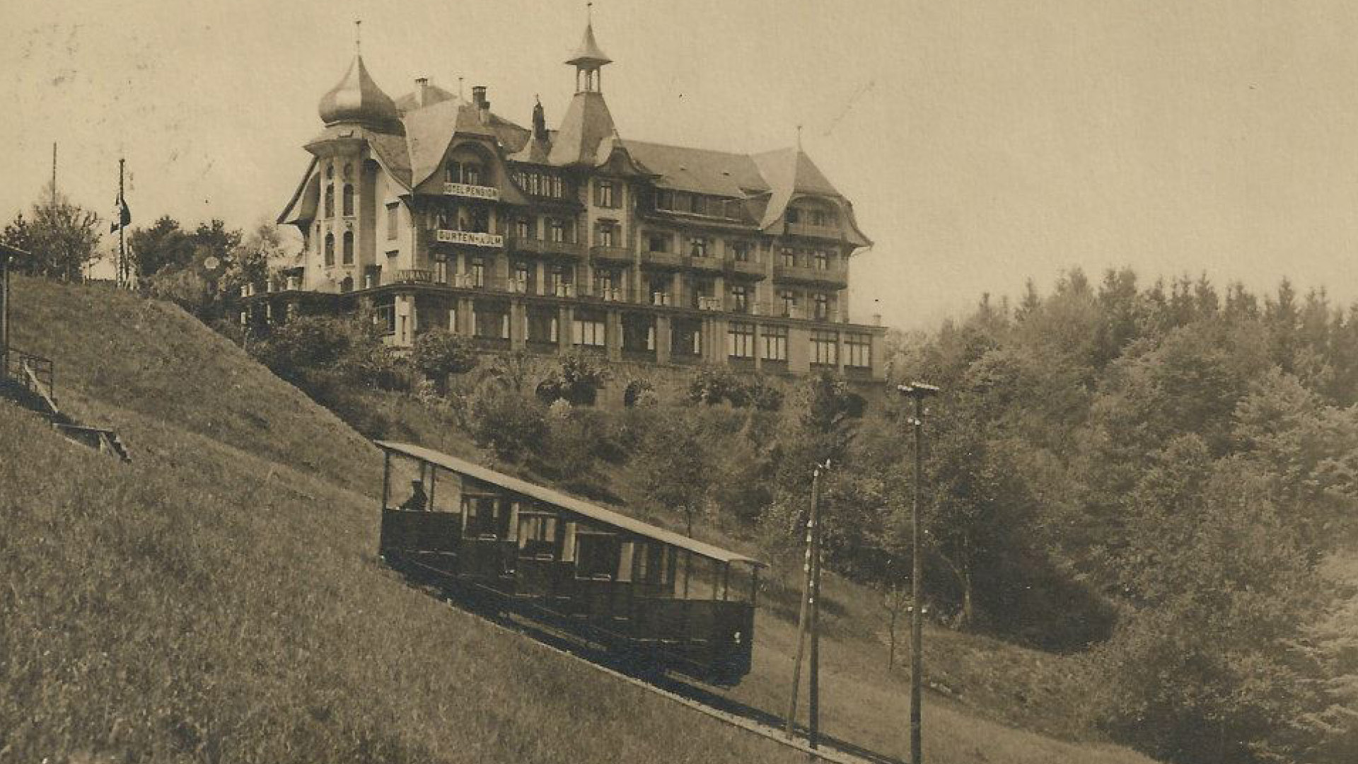 Altes Sepiabild des Kulm Gebäude und der Gurtenbahn