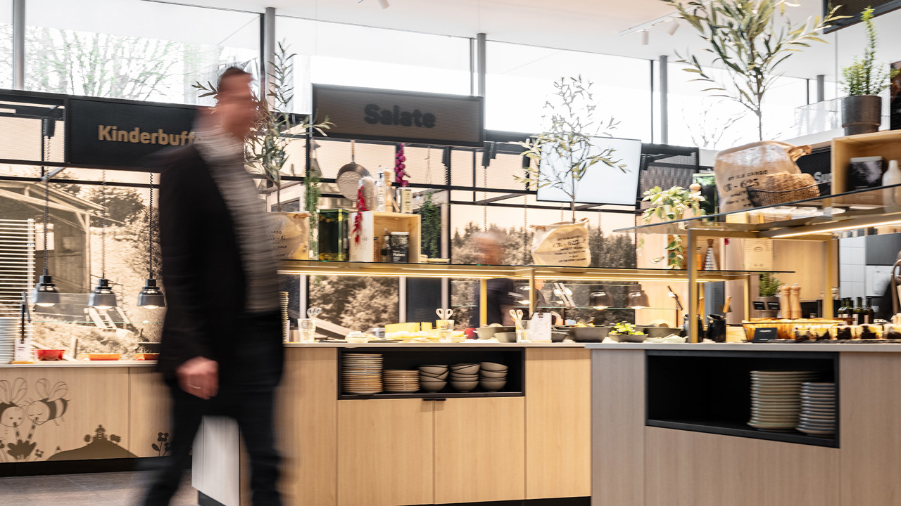 An employee walks through the Huusbüffe