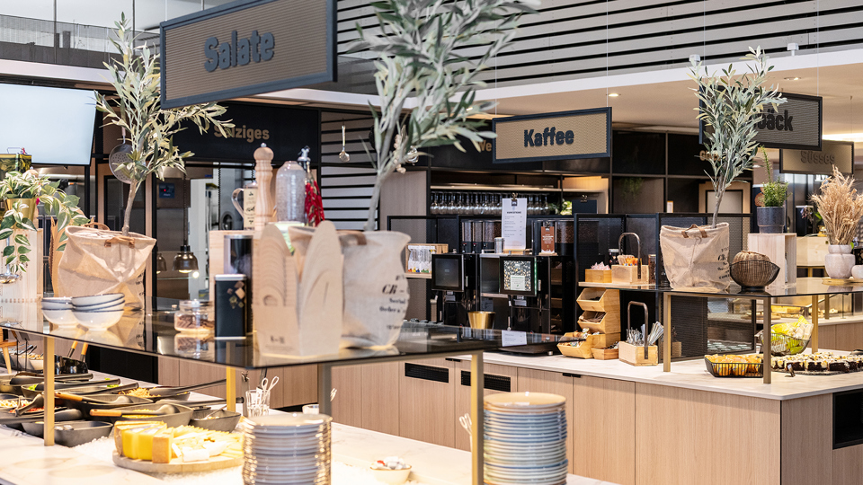 The salad buffet and two coffee stations in the self-service restaurant Huusbüffe.