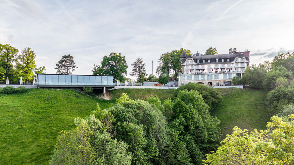 Pavillon und Kulmgebäude von unten fotografiert