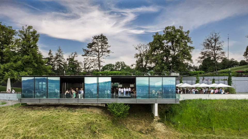 Le Pavillon, lieu événementiel, vu de face lors d'un grand événement
