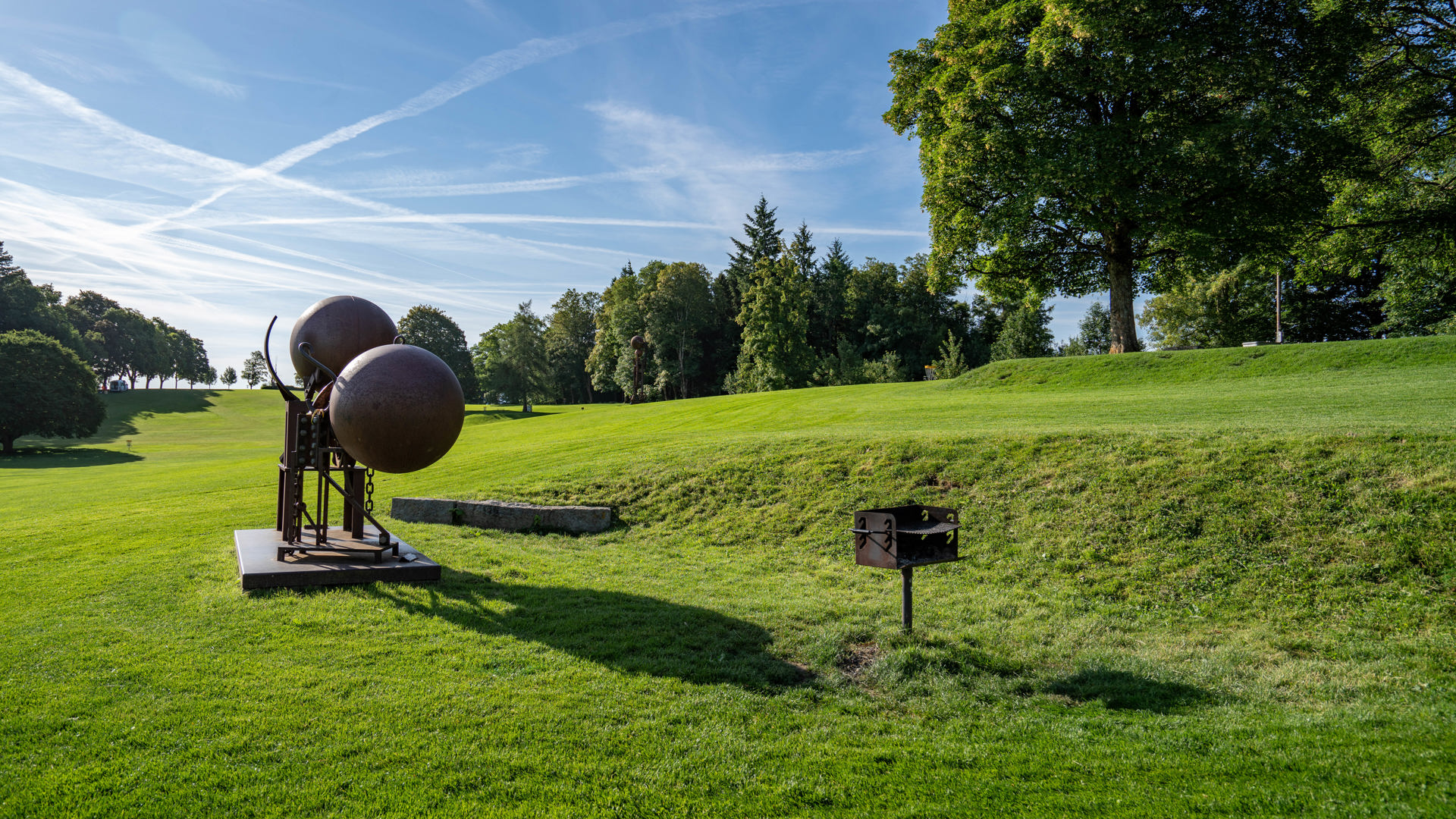 Grillstelle bei einem Monument auf dem Gurten.