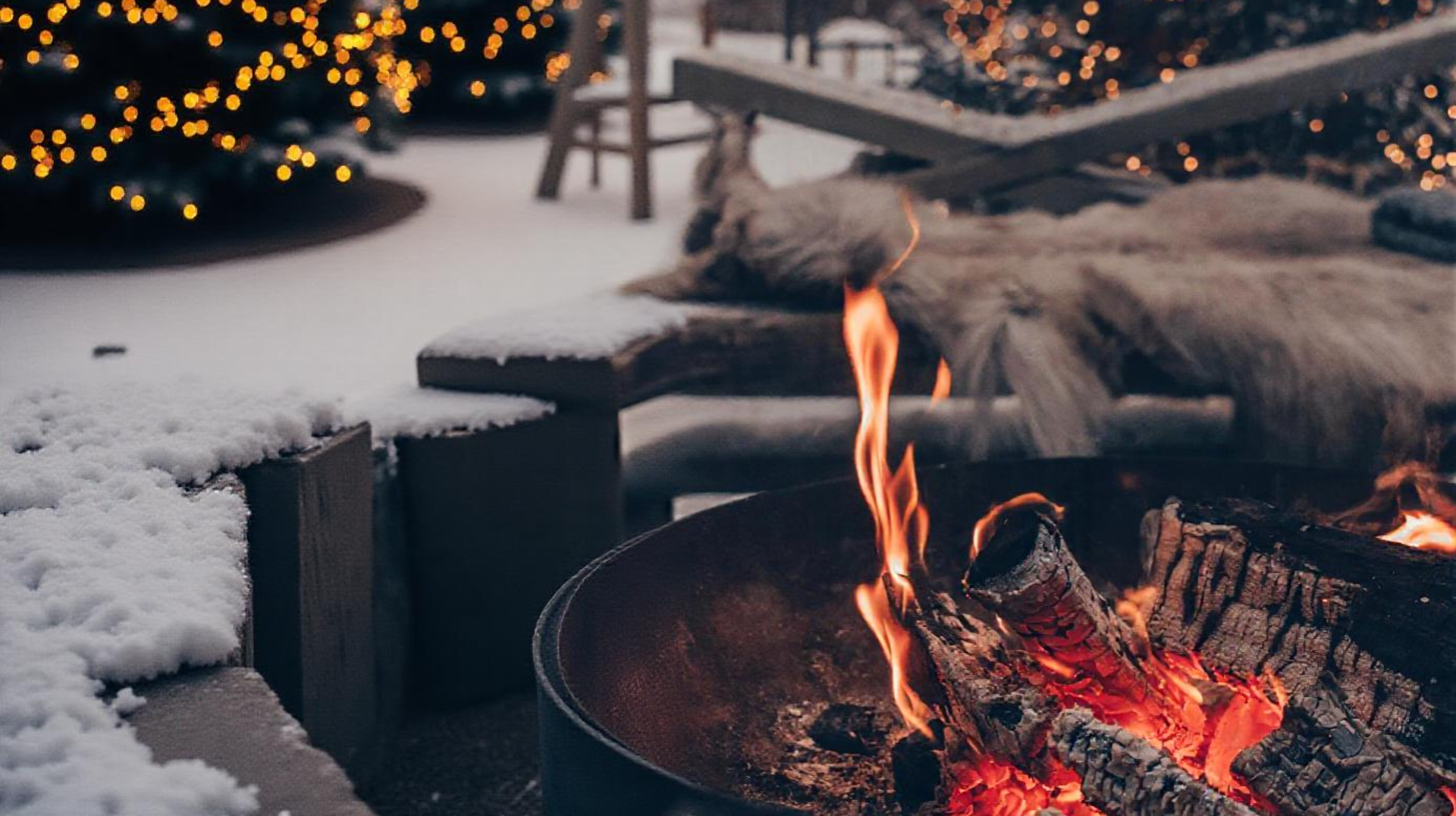 Weihnachtliche Stimmung mit Feuerschale