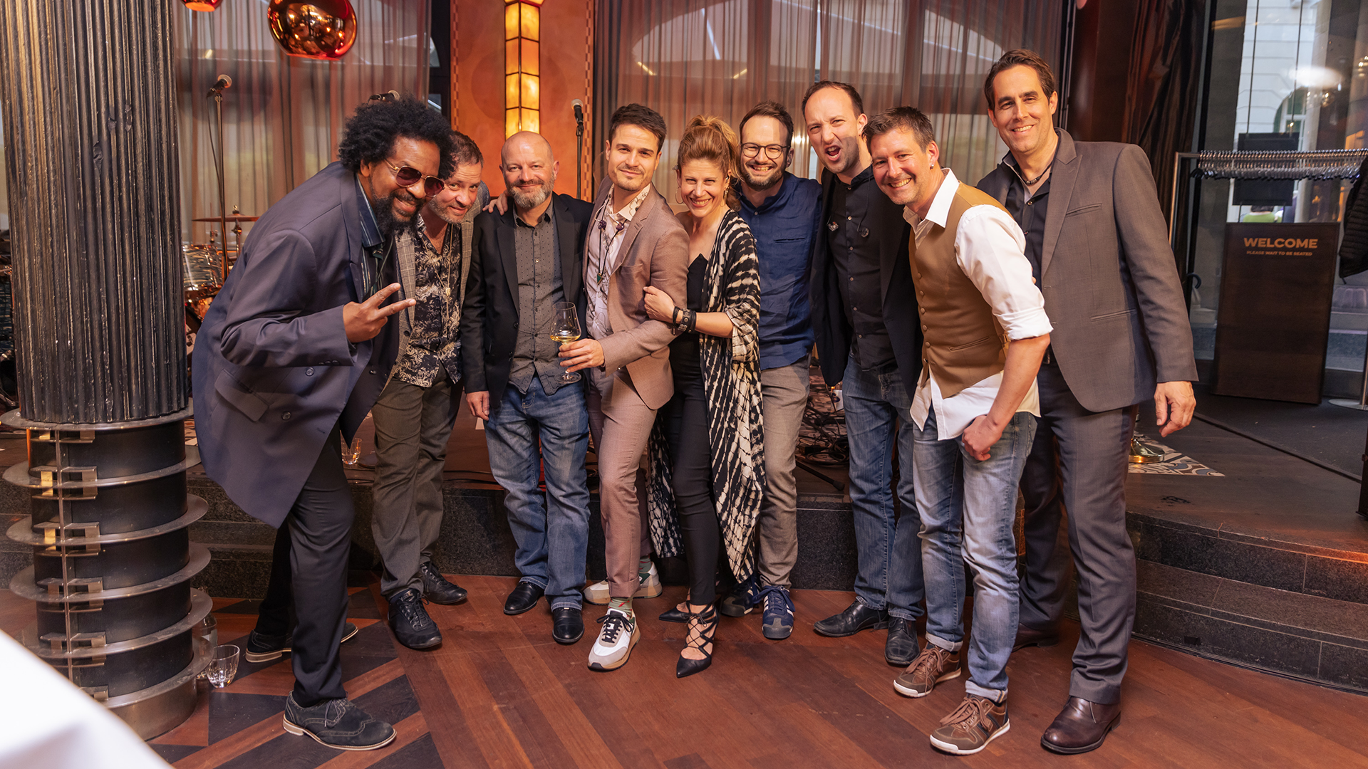 Les artistes de Take This sur une photo de groupe