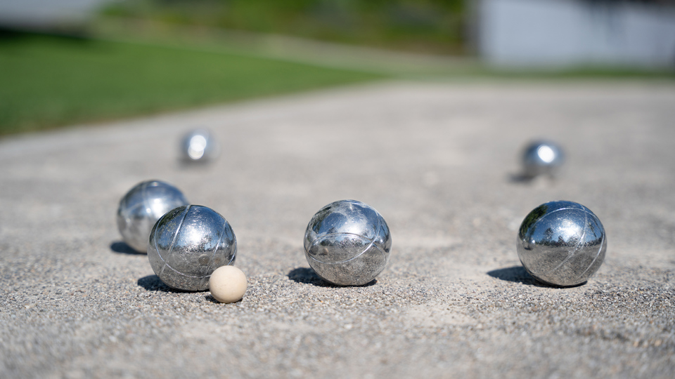 Boules de pétanque sur le terrain de pétanque du Gurten